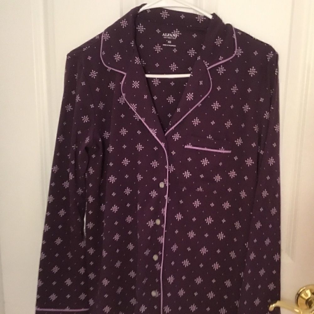 NWOT. Alfani Intimates Women’s Pajama Top SZ XS